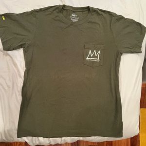 Uniqlo Basquiat limited edition tshirt, embroidered logo like new, Large